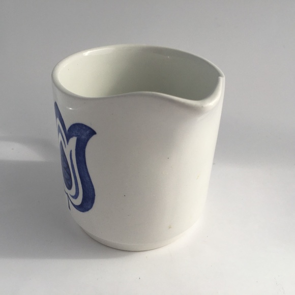 Vintage Ironstone Tulip Time Creamer Pitcher Blue Flower 8 ozs J & G Meakin - Picture 3 of 5
